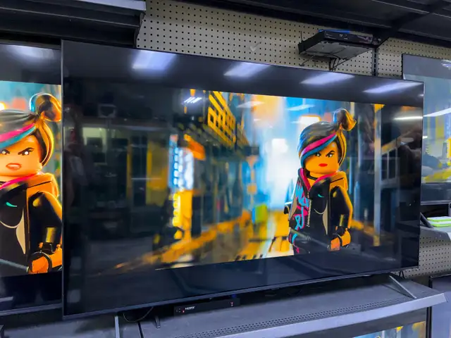 LG 65QNED75URA 65" 4K UHD Smart TV with remote