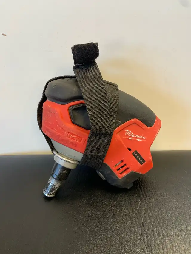 Milwaukee M12 Palm Nailer