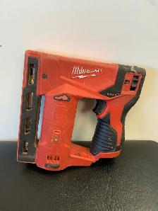 Milwaukee M12 Crown Stapler - Photo 3