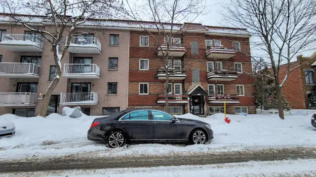 À LOUER   GRAND 3 1/2 AU PLATEAU-MONT-ROYAL