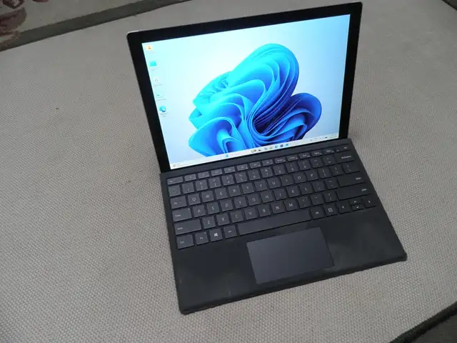 MS Surface Pro 5 i7-7th gen Tablet