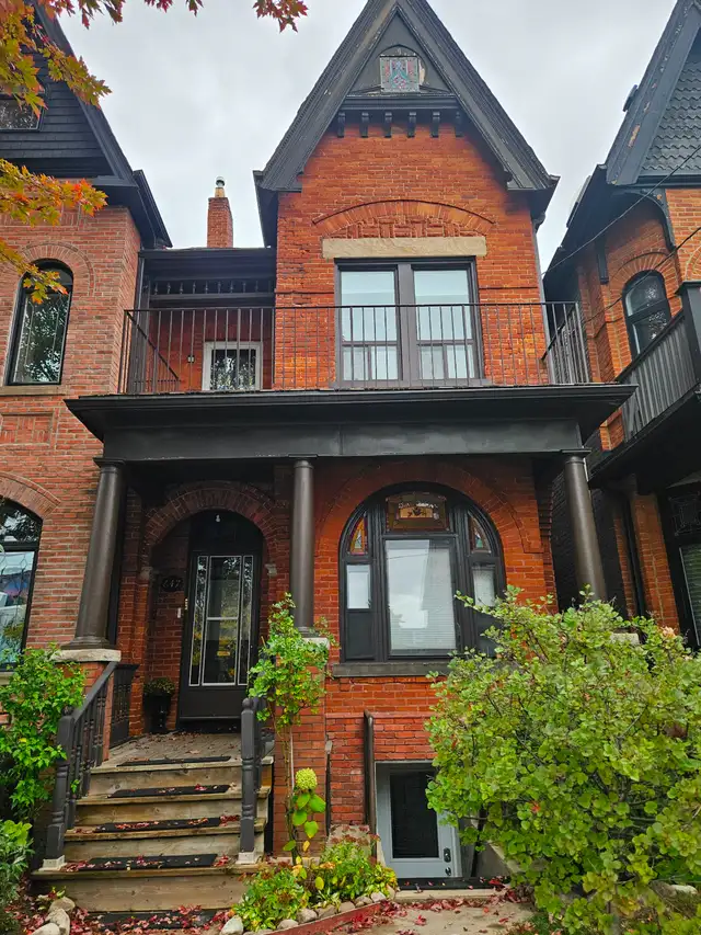 Bright Victorian 2nd Floor Flat on Manning-10ft Ceilings
