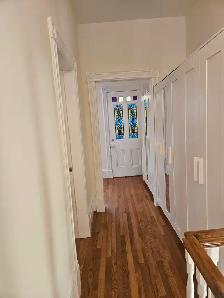 Bright Victorian 2nd Floor Flat on Manning-10ft Ceilings - Photo 4