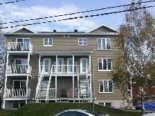 4 1/2 sur 2 Étages à Saint-Émile