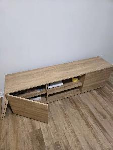 Meuble TV couleur chêne – 100 $ ferme