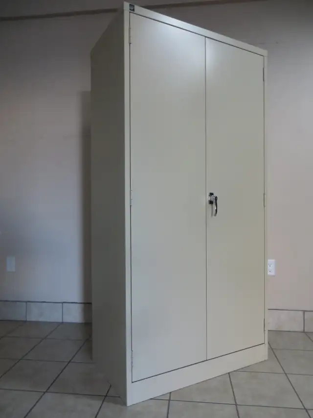 Metal Storage Cabinet, Lock and Key