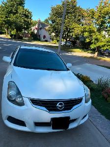 2012 Nissan Altima Coupe A5S- 4 Cylinder - Photo 2