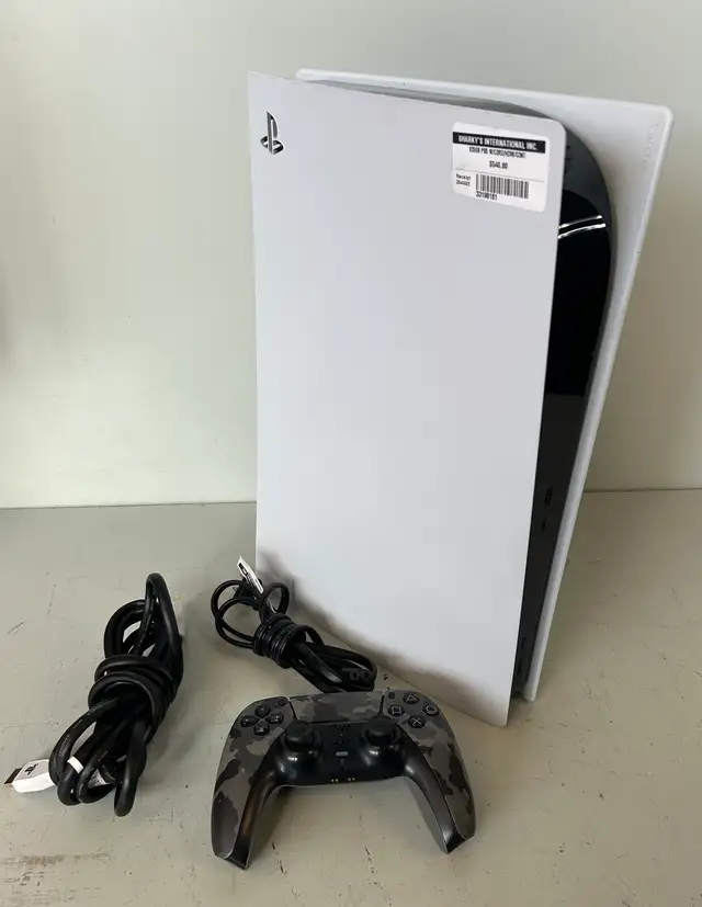825 GB PS5 w/power cord/HDMI/controller (33198181)