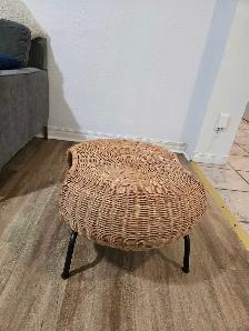 Repose-pieds GAMLEHULT IKEA en rotin – 40 $ (cause déménage - Photo 2