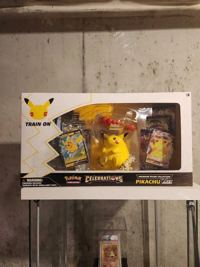 25TH CELEBRATIONS PIKACHU V MAX NEW