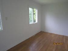LAVAL, MAISONS A LOUER POUR PERSONNE TRANQUILLE.514-358-5831. - Photo 4