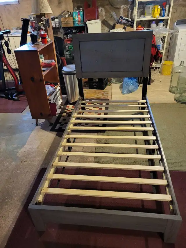 twin platform bed and mattress for sale in great shape