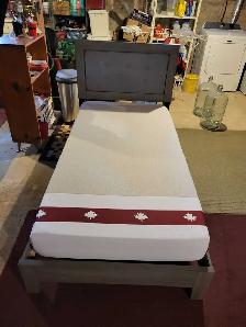 twin platform bed and mattress for sale in great shape - Photo 4
