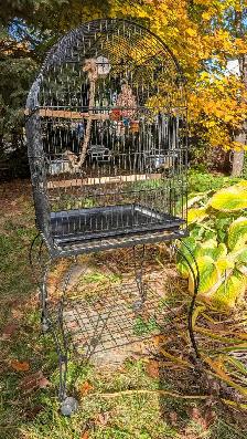 Very good condition bird cage! Cage en très bonne condition!