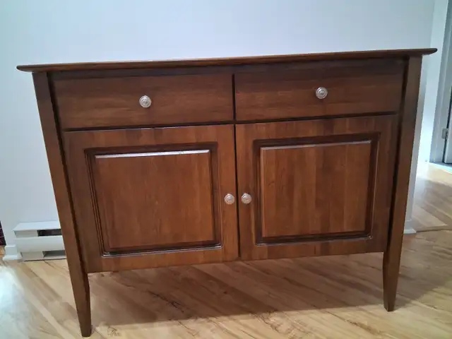 Buffet Poitras en bois  naturel.