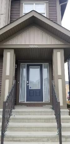 1750 sqft Large 2-tory Duplex in Carrington NW Calgary for Rent - Photo 2