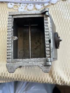 vintage cast iron bank - Photo 3