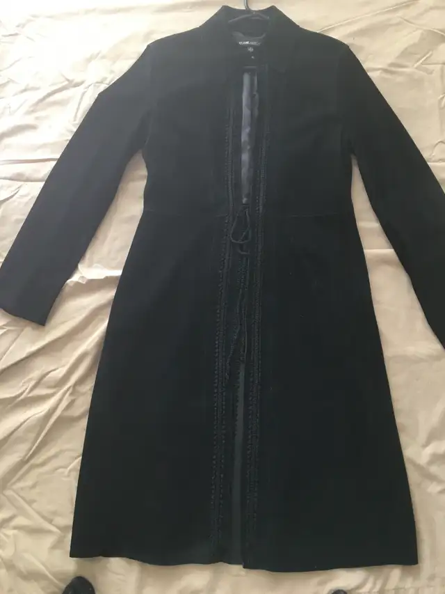 Beau 2pièces, manteau et pantalon suède souple/lavable gr6,  60$