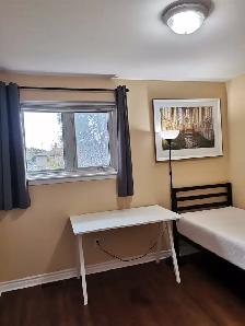North York near YorkUniversity sunny bedroom rent to girl - Photo 10