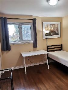 North York near YorkUniversity sunny bedroom rent to girl - Photo 11