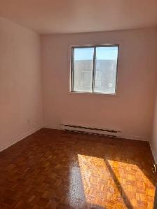 renovated  2BR Top-Floor Apartment  Rivière-des-Prairie - Photo 2