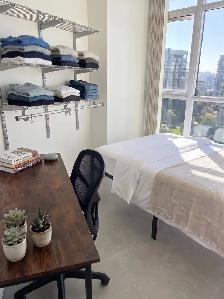 Yaletown Room, Pool & Gym Included, Free Cleaning, Move In NOW! - Photo 3
