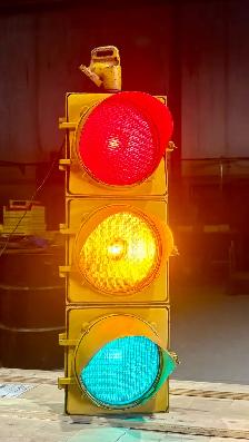 Vintage Metal ‘GE’ Traffic Signal Light (w Three Working Lenses) - Photo 3