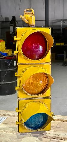 Vintage Metal ‘GE’ Traffic Signal Light (w Three Working Lenses) - Photo 4
