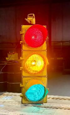 Vintage Metal ‘GE’ Traffic Signal Light (w Three Working Lenses) - Photo 7