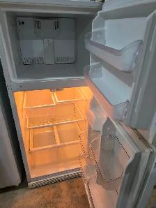 Kenmore 30' White Top Freezer Bottom Fridge CAN DELIVER - Photo 2