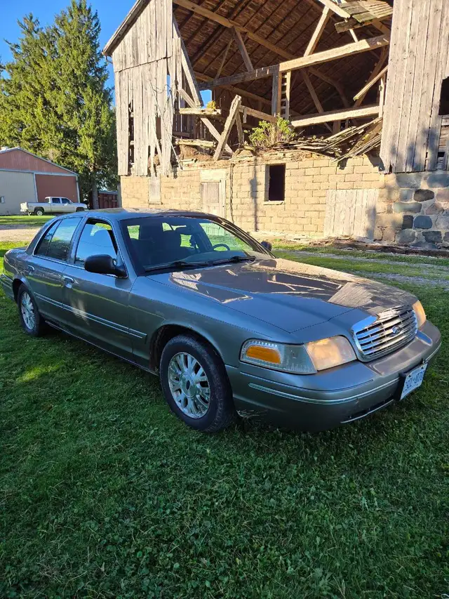 2003 Ford Crown Victoria