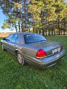 2003 Ford Crown Victoria - Photo 3