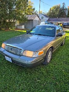 2003 Ford Crown Victoria - Photo 4
