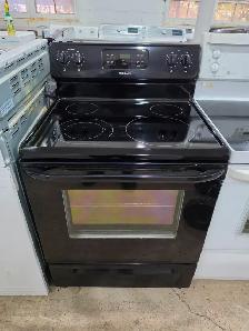 MINT! Frigidaire 30' Black Freestanding Electric Glass Top Stove