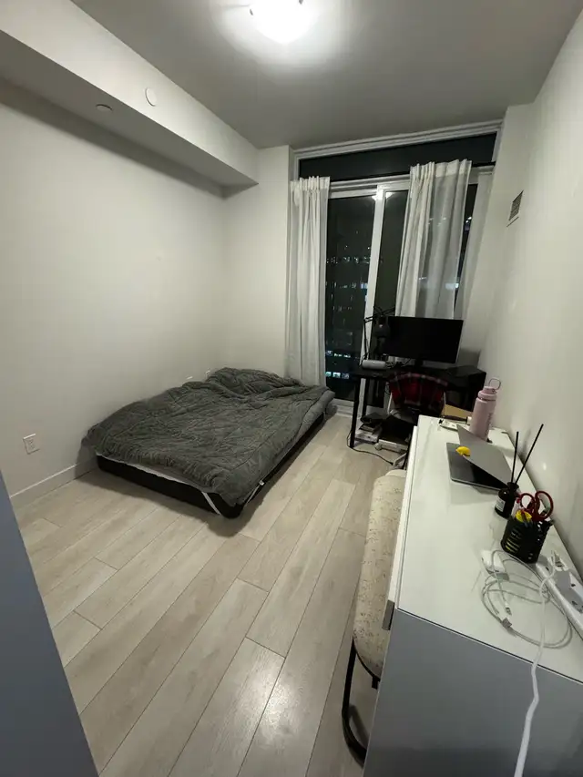 Furnished 1bed at Yonge & Eglinton (subway-connected)