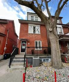 large bedroom in 3 bedroom parkdale house