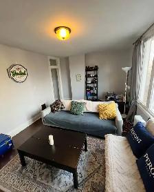 large bedroom in 3 bedroom parkdale house - Photo 4