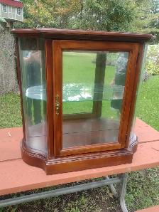 Beautiful beveled glass display cabinet with lights - Photo 7