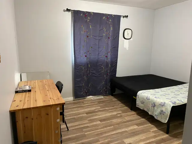 Furnished Room -5 min Walk to Westbrook LRT, Rosscarrock, SW