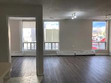 2 Beds 1 Bath Apartment - near Finch Subway - Photo 2