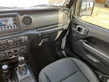 2023 Jeep Wrangler Sport S | Clean Carfax | Super Low KMS - Photo 12