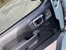 2023 Jeep Wrangler Sport S | Clean Carfax | Super Low KMS - Photo 23