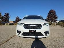 2026 Chrysler Pacifica Limited | Clean Carfax Report | Fully - Photo 2