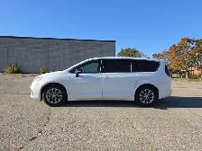 2026 Chrysler Pacifica Limited | Clean Carfax Report | Fully - Photo 4