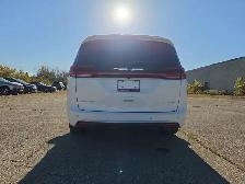 2026 Chrysler Pacifica Limited | Clean Carfax Report | Fully - Photo 6