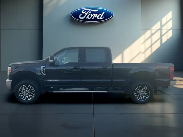 2019 Ford Super Duty F-350 SRW LARIAT 4WD Crew Cab 6.75' Box for
