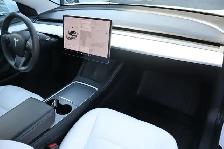 2021 Tesla Model 3 - Photo 12