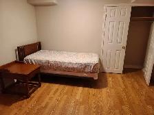 Large & Bright Kanata Lakes Room for Rent - Photo 2