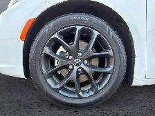 2025 Chrysler Pacifica Limited - Photo 9