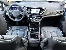2025 Chrysler Pacifica Limited - Photo 12